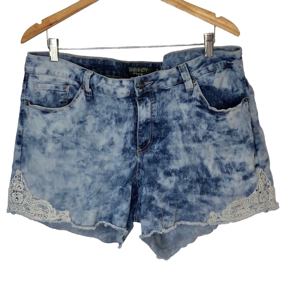 THREAD MARKET Plus Acid Washed Lace Embellished Raw Hem Shorts Sz 20